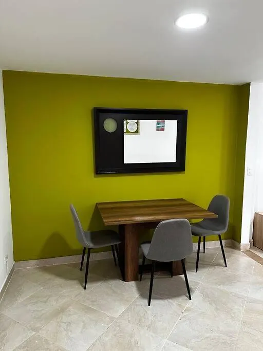 Precioso Apartaestudio En Laureles contacts